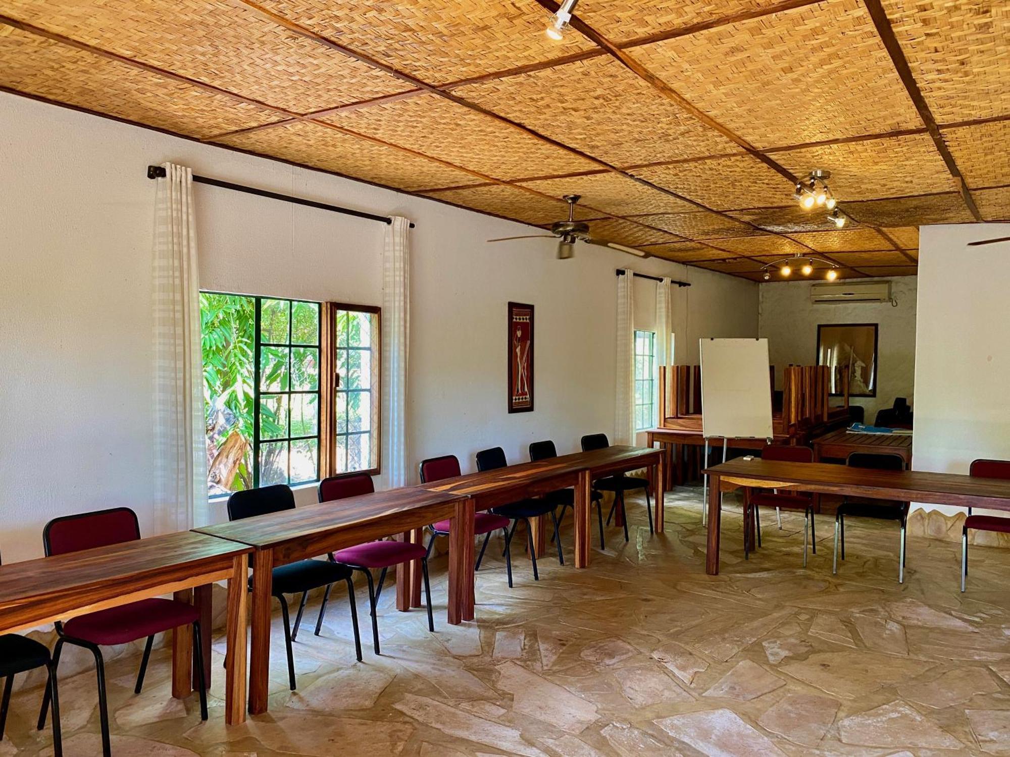 Tambuti Lodge Rundu Exterior photo