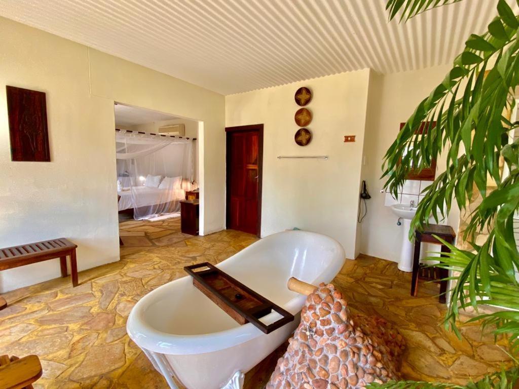 Tambuti Lodge Rundu Exterior photo