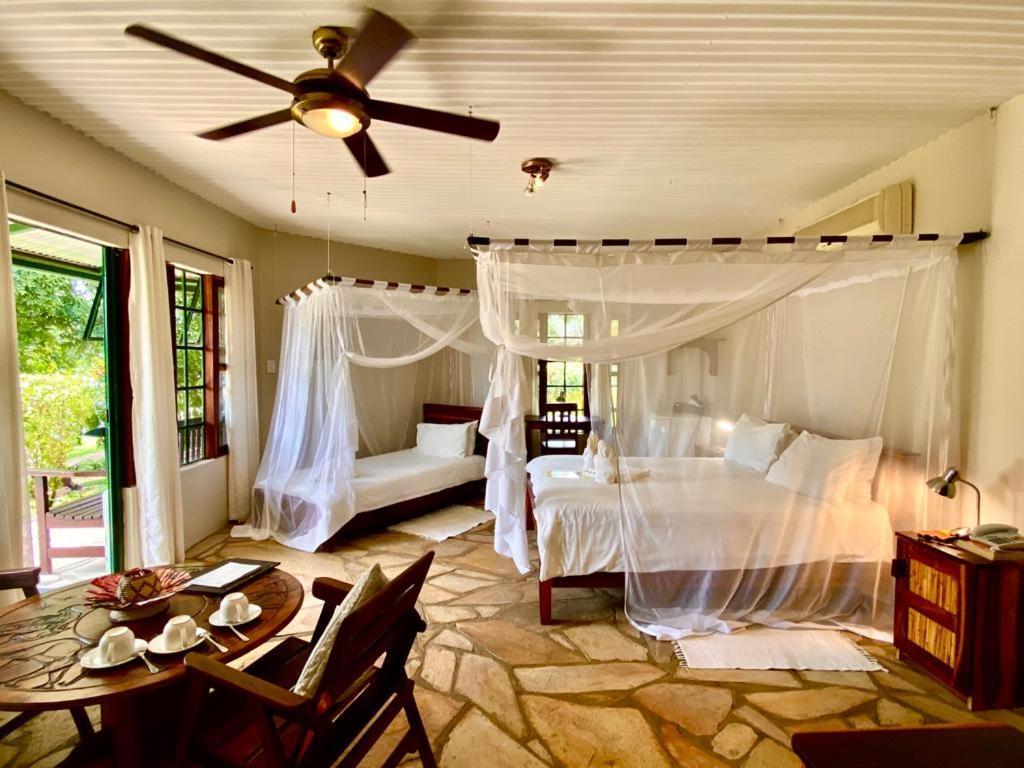 Tambuti Lodge Rundu Exterior photo