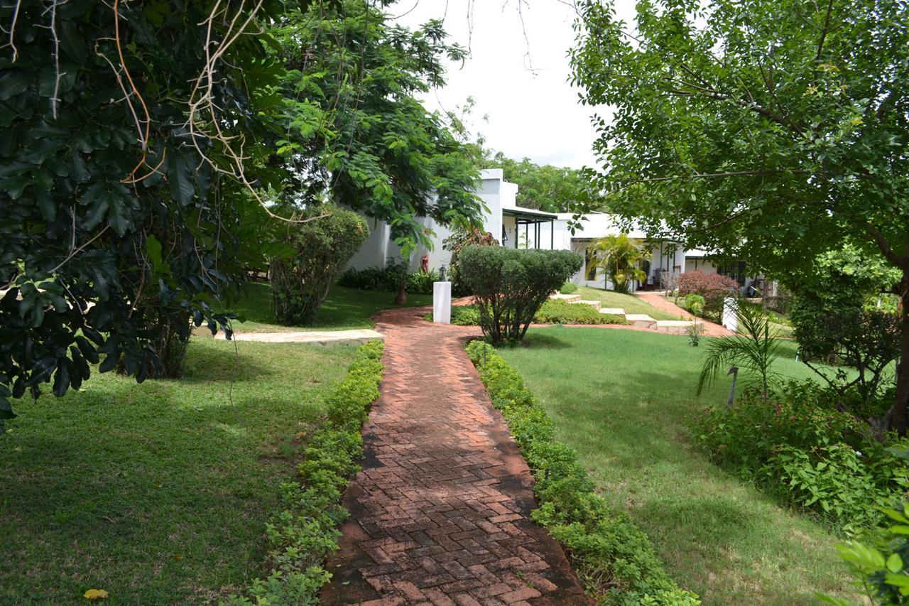 Tambuti Lodge Rundu Exterior photo