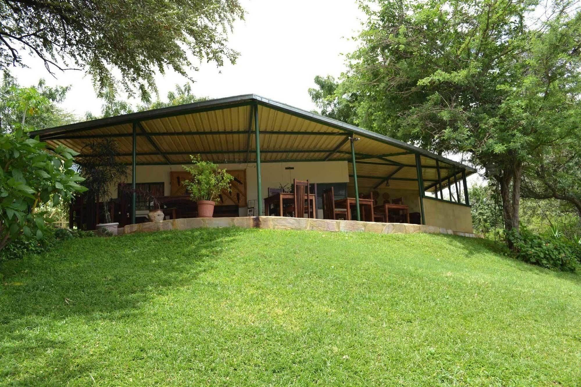 Tambuti Lodge Rundu Exterior photo